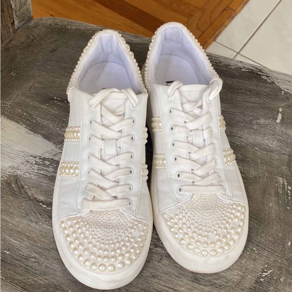 WOMEN’S FASHION SNEAKERS